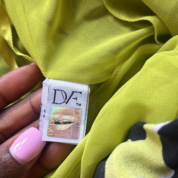 Diane Von Furstenberg Dora Lily Crepe Print Mini Dress Size 2 Faux Wrap - Picture 9 of 11